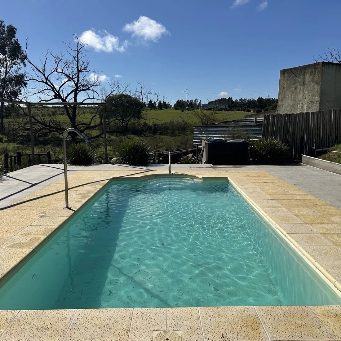 Piscina de fibra romana de 6.00 x 3.00 m ya instalada por FyE Piscinas