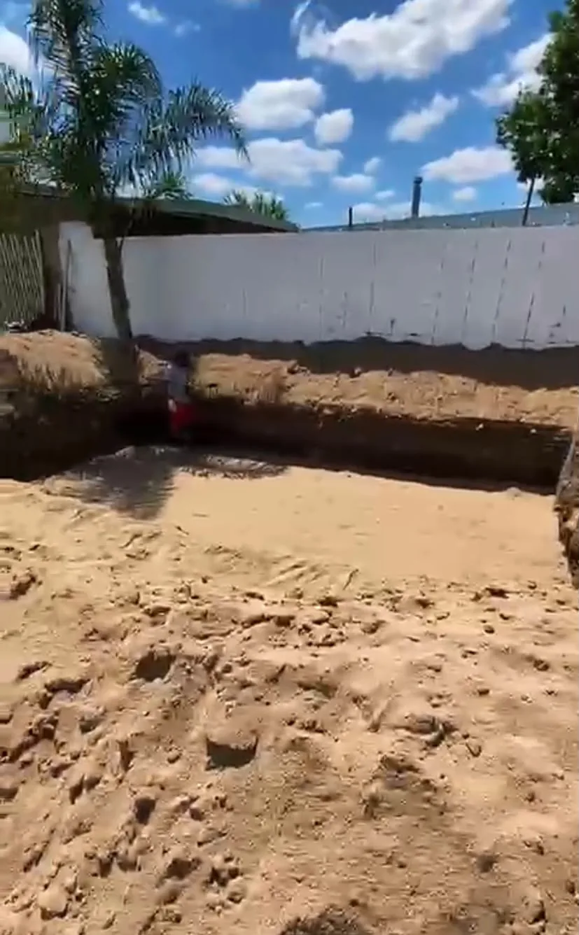 Paso 3: Excavación y Nivelación de Base